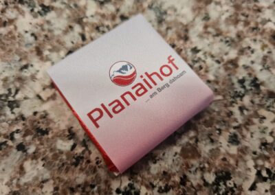 Planaihof logós napolitain csokoládé szállodai ajándékba